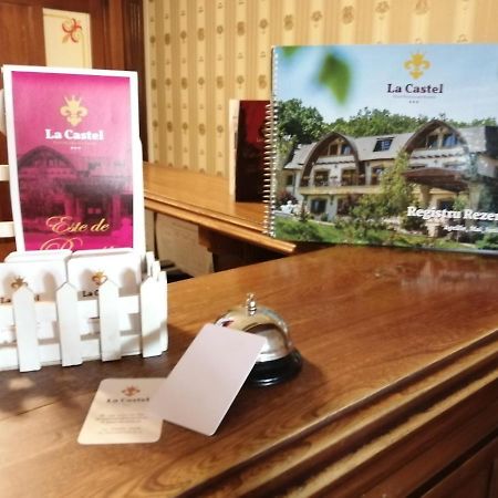 Hotel Restaurant La Castel ヤシ エクステリア 写真